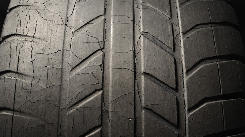 Pneumatico vecchio con crepe